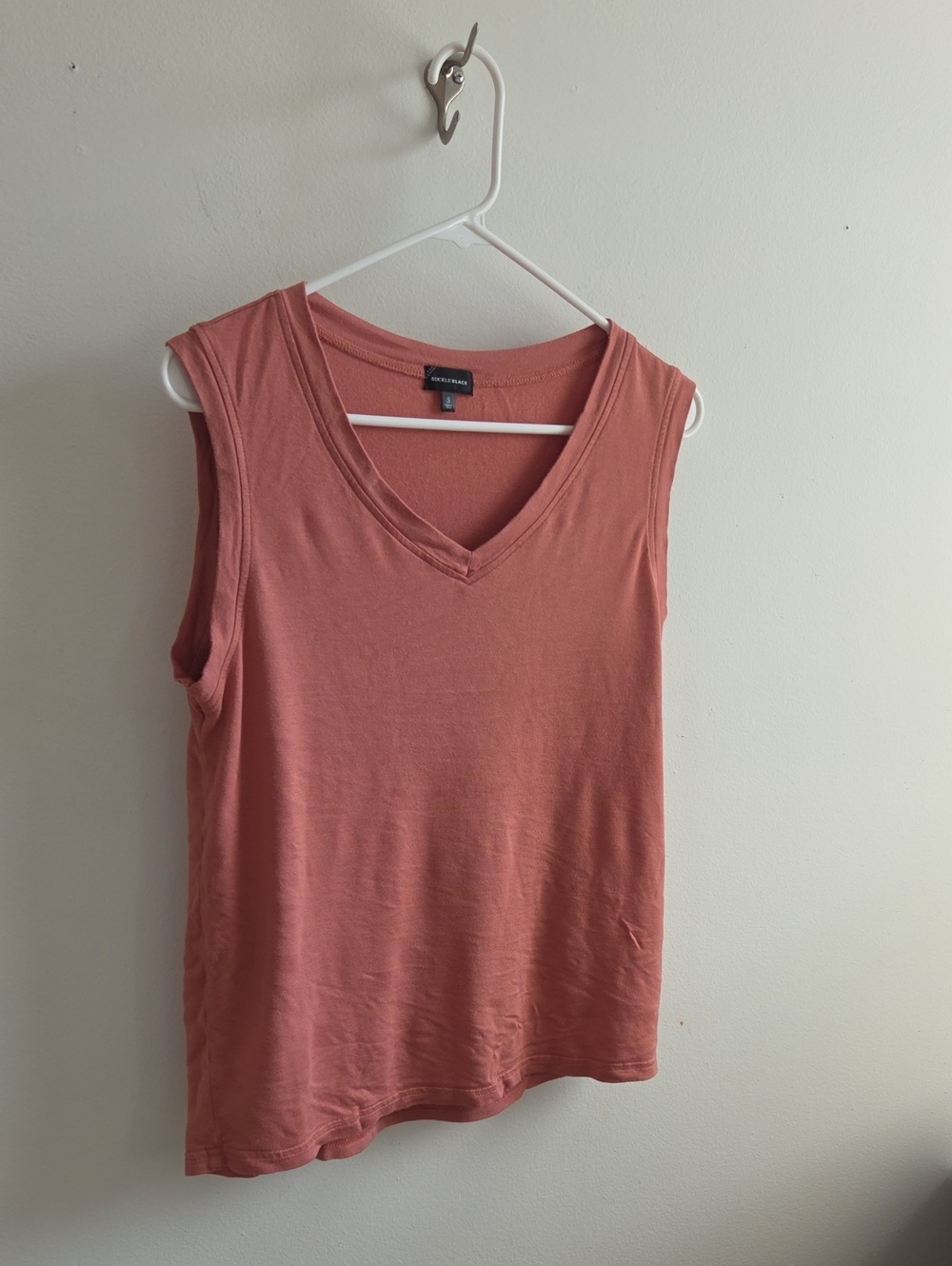 Buckle Sleeveless V-Neck Tank Top - Dusty Rose